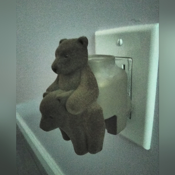 Charming Brown Bear Yankee Candle Scent Plug In Wall Decor EUC - Picture 2 of 3